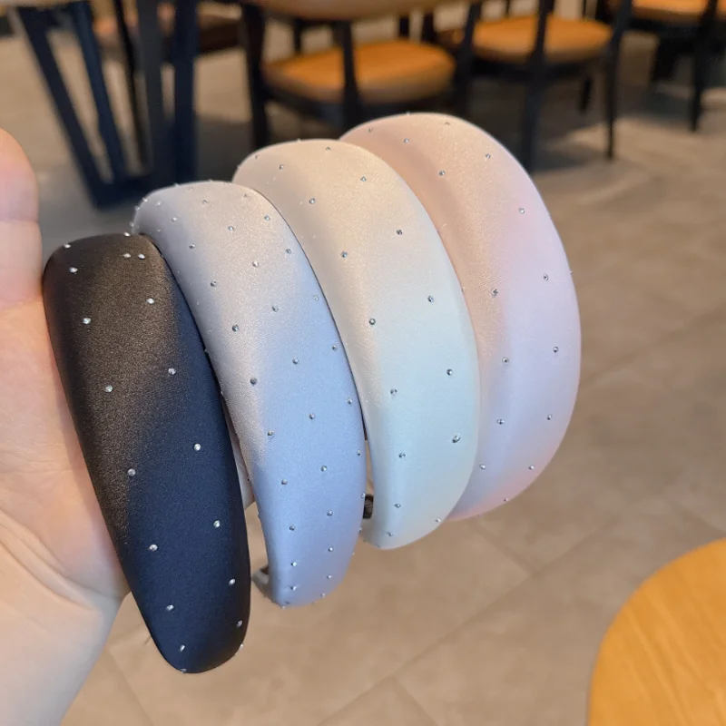 Hanmade Fresh Satin Thickened Sponge Headband Girls Cute Sweet Diamonds Pressed Hair Hairbands Women Hair Accessories
Hanmade Fresh Satin Thickened Sponge Headband Girls Cute Sweet Diamonds Pressed Hair Hairbands Women Hair Accessories