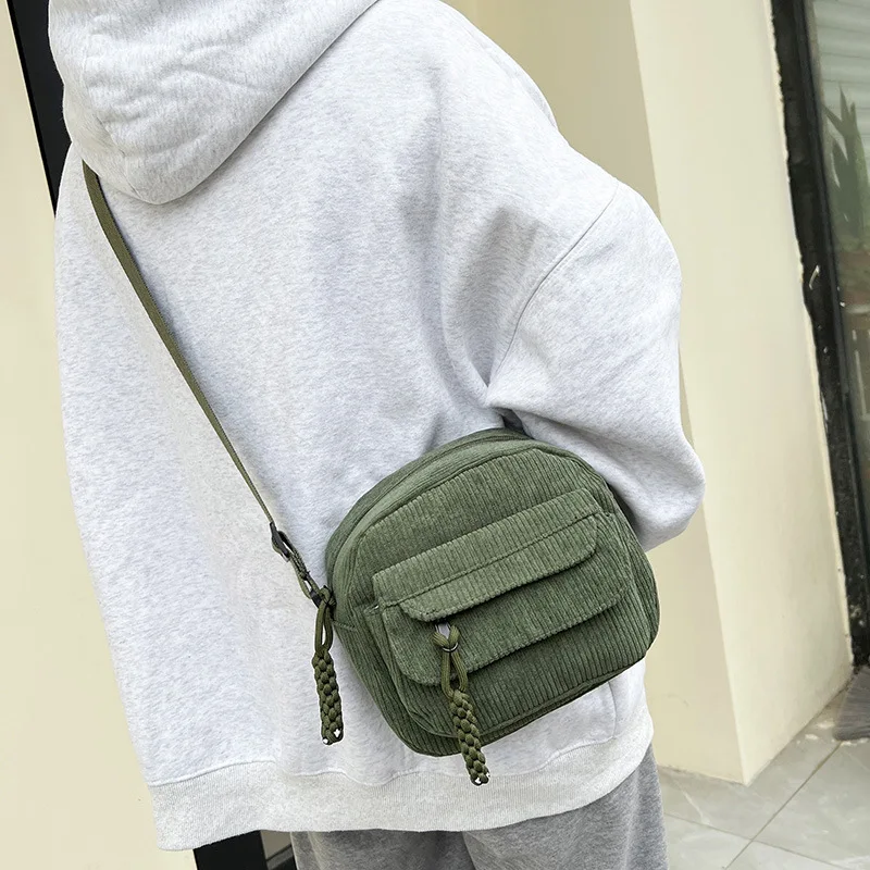 Corduroy Autumn and Winter Simple and Fashionable Women's Single Shoulder Crossbody School Trend Bag
Corduroy Autumn and Winter Simple and Fashionable Women's Single Shoulder Crossbody School Trend Bag