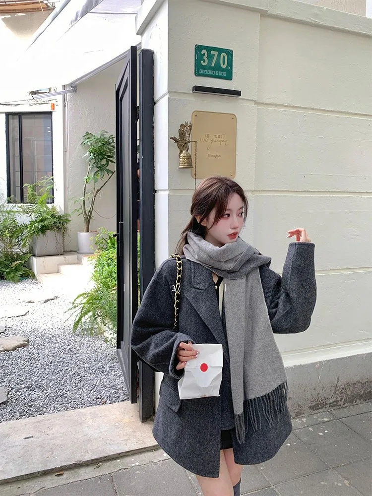 Chic Winter Woolen Suit Jaet ey Plaid Design Long Sve Commute Sle Student Coat Medium Length Single Button Closure
Chic Winter Woolen Suit Jaet ey Plaid Design Long Sve Commute Sle Student Coat Medium Length Single Button Closure