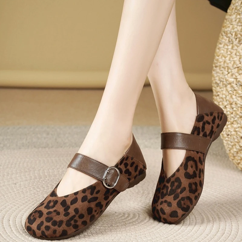Women's Mary Jane Shoes 2026 Autumn Leopard Print Invisible Heel Suede Flats Casual Buckle Strap Retro Soft Sole Comfy Shoes
Women's Mary Jane Shoes 2026 Autumn Leopard Print Invisible Heel Suede Flats Casual Buckle Strap Retro Soft Sole Comfy Shoes