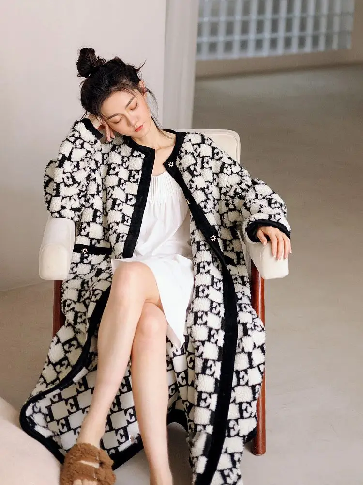 Korea Wear Both Sides Design Fashion Sweater Women Winter Warm Luxury 100% Cashmere Long Knitted Cardigan High Street Thick
Korea Wear Both Sides Design Fashion Sweater Women Winter Warm Luxury 100% Cashmere Long Knitted Cardigan High Street Thick