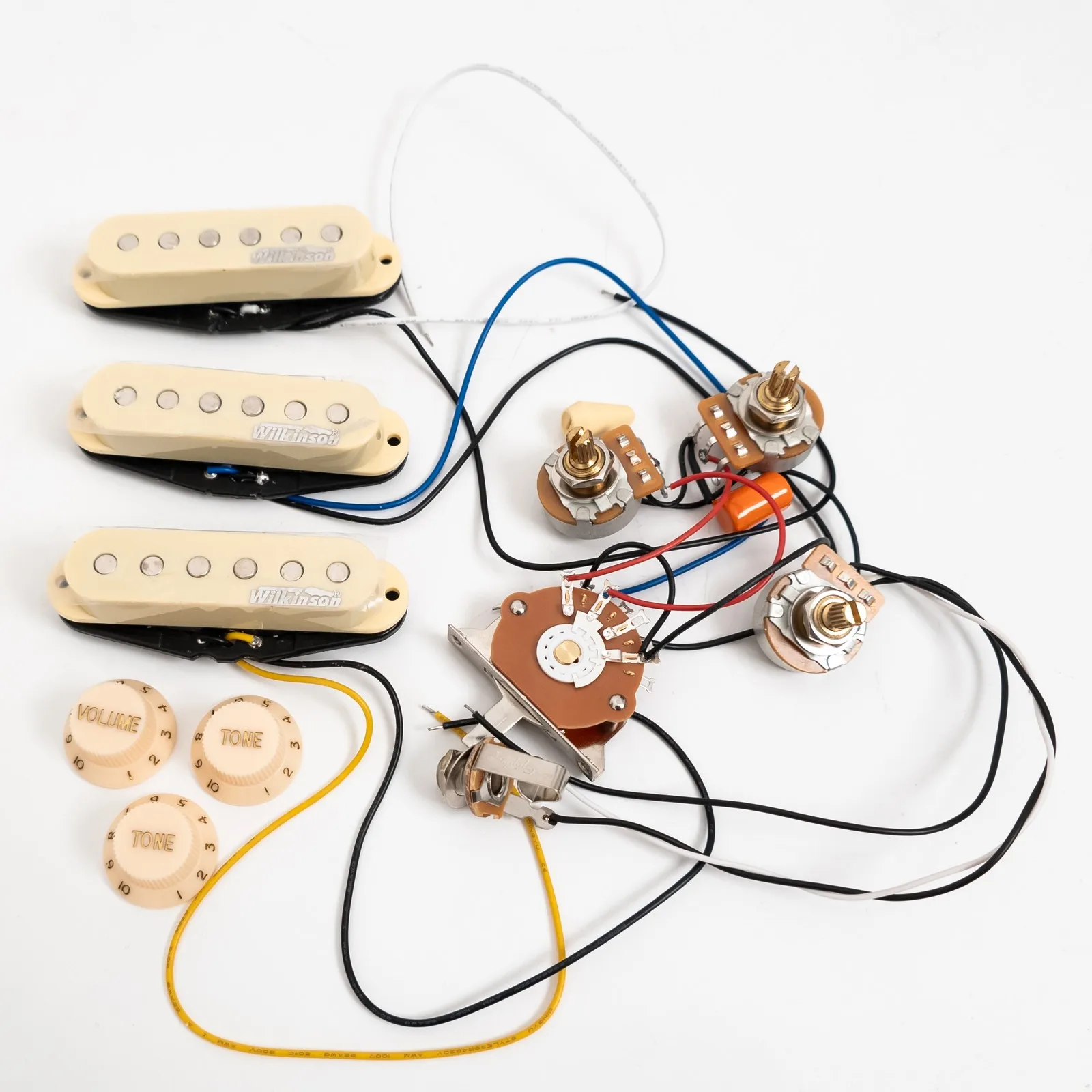 Prewired SSS Single Coil Pickup Set for St Guitar with Copper Shaft Pots, Volume Tone Control Wiring Harness Kit
Prewired SSS Single Coil Pickup Set for St Guitar with Copper Shaft Pots, Volume Tone Control Wiring Harness Kit