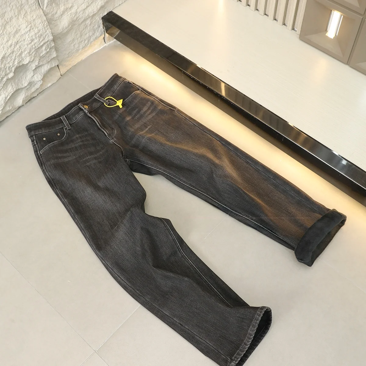 Мужские зимние утепленные джинсы с флисовой подкладкой, эластичные, прямого кроя, из смесовой хлопковой ткани, модные городские повседневные брюки
Мужские зимние утепленные джинсы с флисовой подкладкой, эластичные, прямого кроя, из смесовой хлопковой ткани, модные городские повседневные брюки