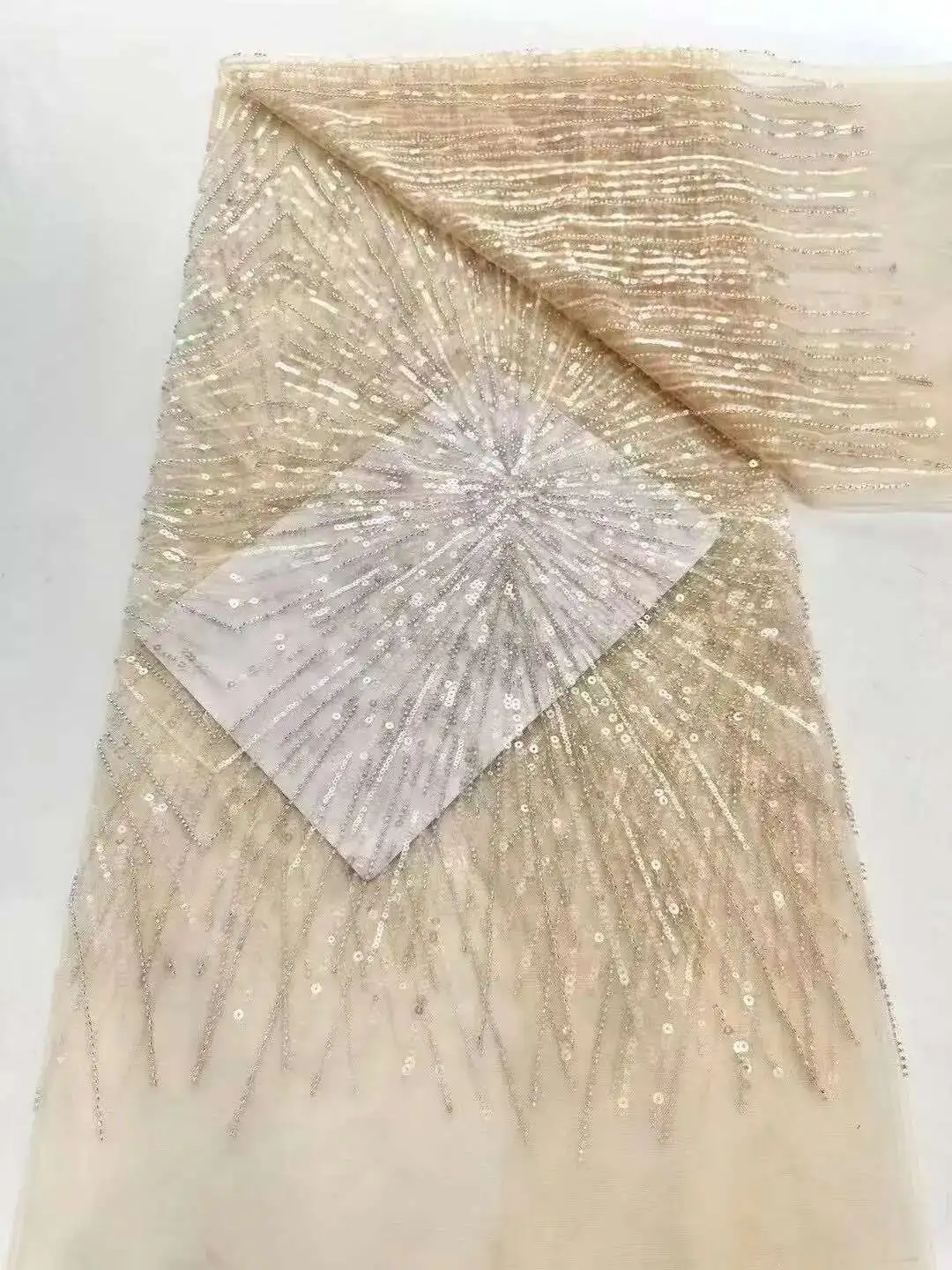 African Lace Fabric 2025 High Quality French Luxury 3D Sequins Embroidery Beads Tulle Lace Fabric For Party Dress
African Lace Fabric 2025 High Quality French Luxury 3D Sequins Embroidery Beads Tulle Lace Fabric For Party Dress