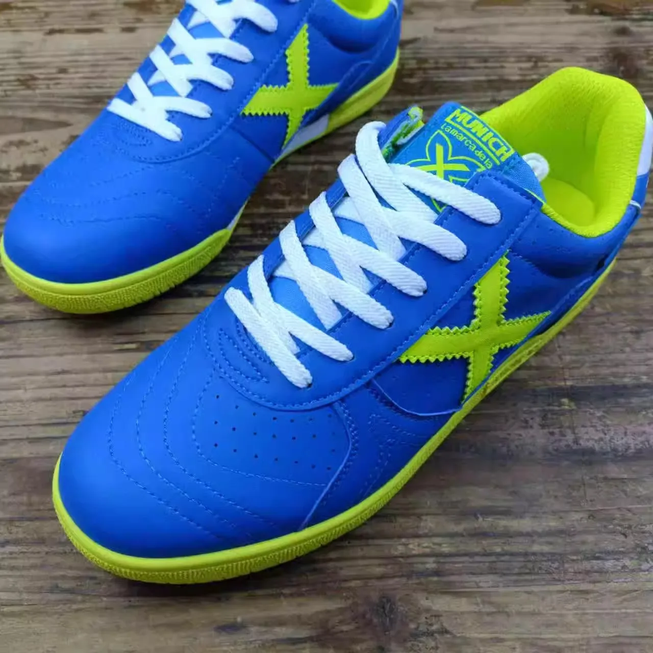 Professional Mens Football Shoes Indoor Football Training Shoes Comfortable Sports Shoes Mens Brand Football Shoes
Professional Mens Football Shoes Indoor Football Training Shoes Comfortable Sports Shoes Mens Brand Football Shoes