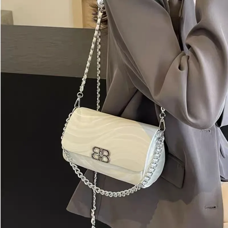 Classic Vintage Handbag for Mature Ladies Timeless Presbyopic Print Shoulder Bag for Sophisticated Occasions
Classic Vintage Handbag for Mature Ladies Timeless Presbyopic Print Shoulder Bag for Sophisticated Occasions