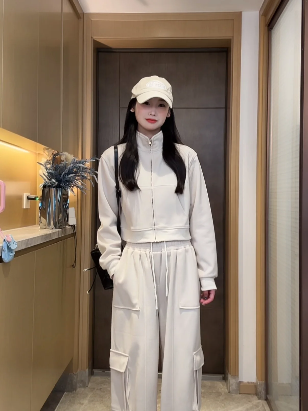 Лето-весна, чай, американский повседневный свитшот, женская облегающая спортивная одежда, осенне-зимний кардиган на молнии, верхняя одежда, новинка 2025 г.
Лето-весна, чай, американский повседневный свитшот, женская облегающая спортивная одежда, осенне-зимний кардиган на молнии, верхняя одежда, новинка 2025 г.