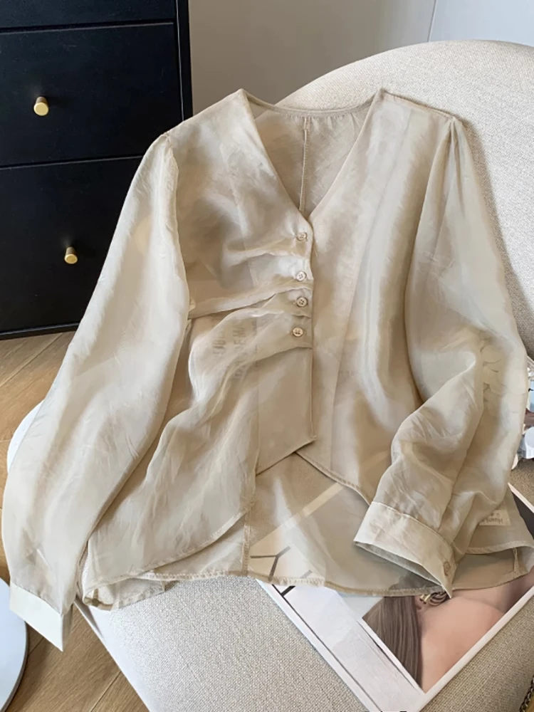 2025 French Vintage Blouse V Neck Long Sleeve Solid Color Folds Irregular Single Breasted Shirts Loose All Match Women Clothing
2025 French Vintage Blouse V Neck Long Sleeve Solid Color Folds Irregular Single Breasted Shirts Loose All Match Women Clothing