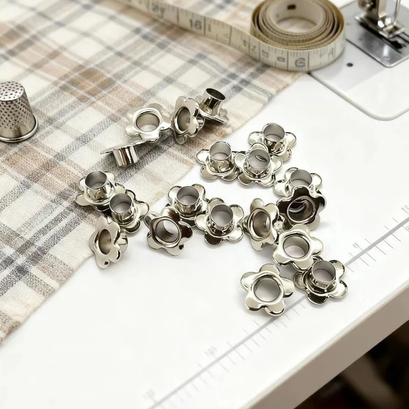 206Pcs Flower Eyelets, for Fabric Apron Decor, Anti-Corrosive, Exquisite Apron Accessories
206Pcs Flower Eyelets, for Fabric Apron Decor, Anti-Corrosive, Exquisite Apron Accessories