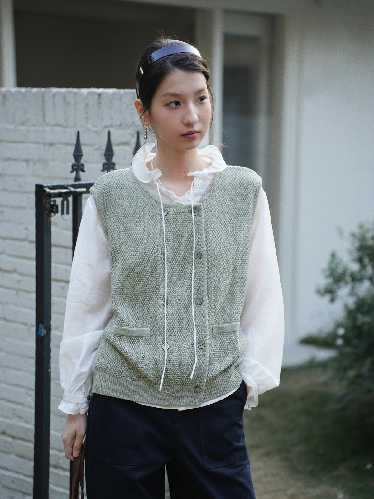 Вязаный жилет Botanique Plant Science "Oak Moss" из хлопковой шерсти, двубортный, повседневный, с длинными рукавами, для многослойных образов, стандартной длины
Вязаный жилет Botanique Plant Science "Oak Moss" из хлопковой шерсти, двубортный, повседневный, с длинными рукавами, для многослойных образов, стандартной длины