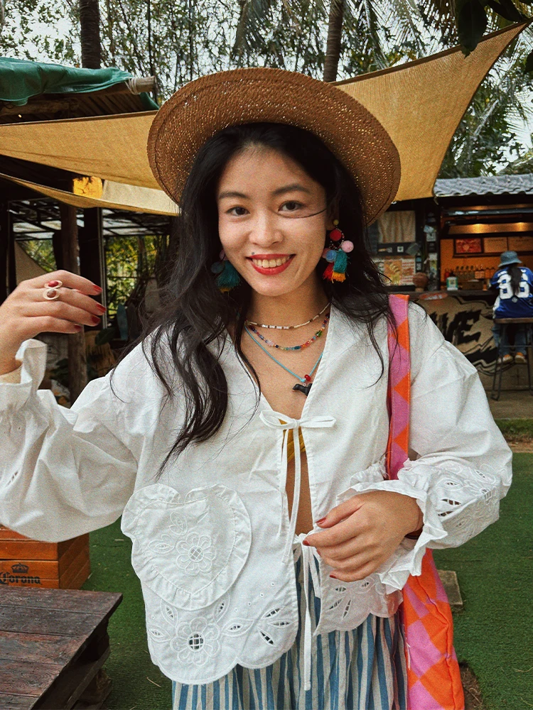 Feng Holiday Style Loose Women's Shirt Embroidered Lantern Sleeve White Hollow out Belted Long Sleeve UV Protection
Feng Holiday Style Loose Women's Shirt Embroidered Lantern Sleeve White Hollow out Belted Long Sleeve UV Protection