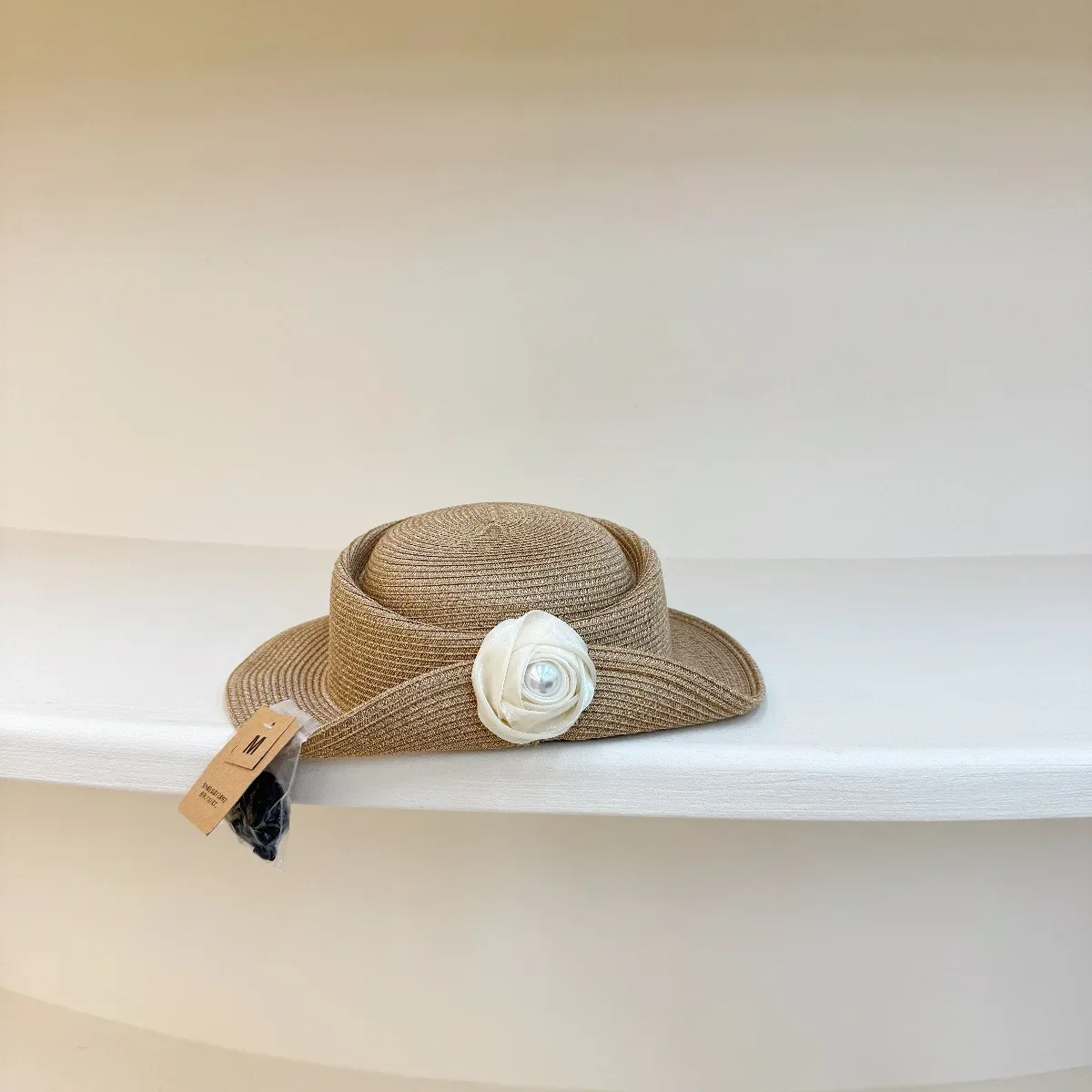 Audrey-Style Rollable Hat - Artisan Raffia Braided Bucket Hat with Silk Roses, UPF Sun Protection for Travel
Audrey-Style Rollable Hat - Artisan Raffia Braided Bucket Hat with Silk Roses, UPF Sun Protection for Travel