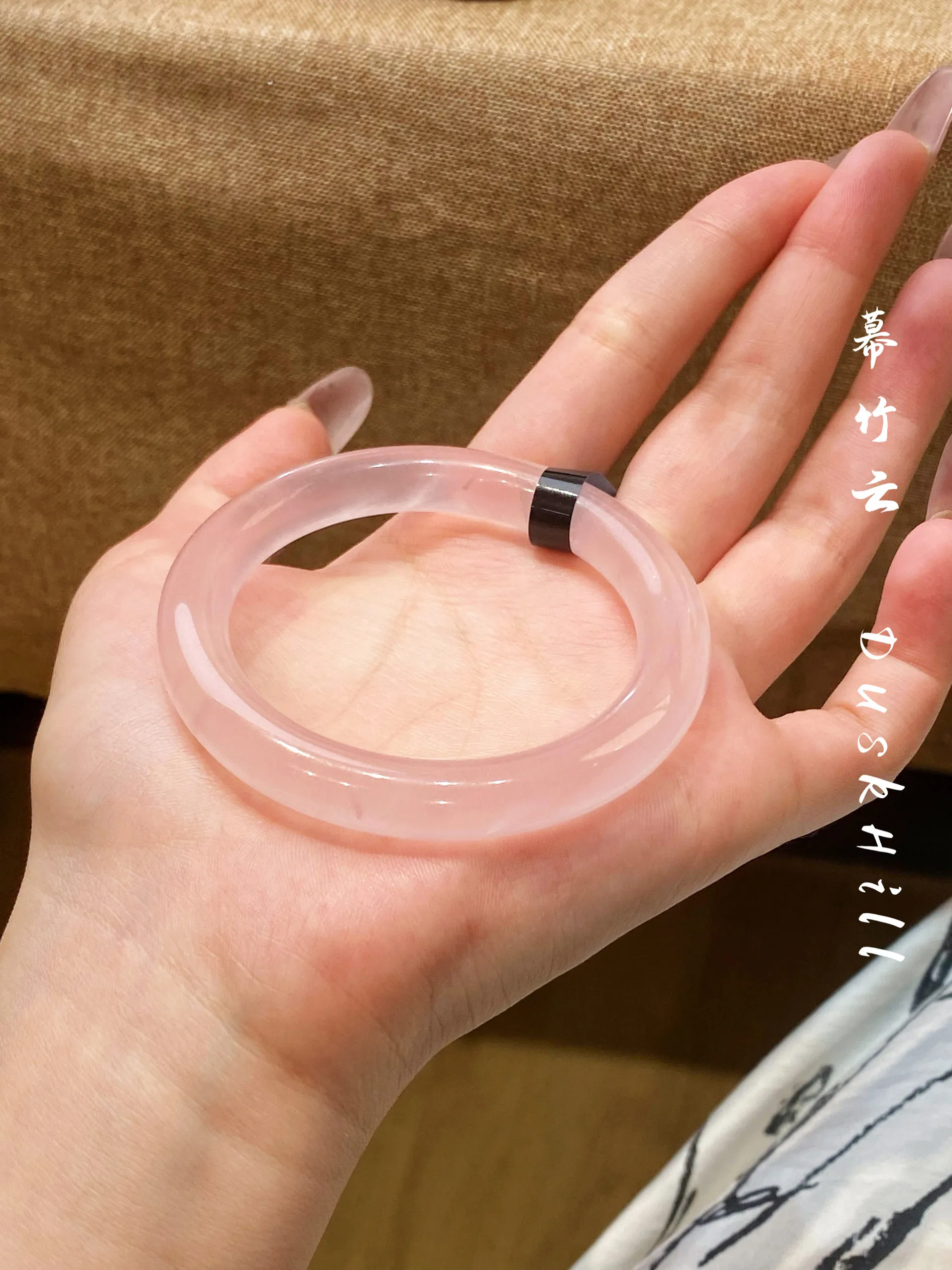 Natural hibiscus stone bracelet women's ice-through naked pink girl bracelet ice-seed peach powder
Natural hibiscus stone bracelet women's ice-through naked pink girl bracelet ice-seed peach powder