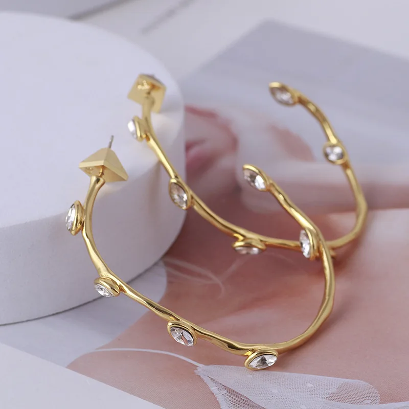 Big exaggerate style C earrigns inlaid zircon shiny high quality earrings hoop jewelry
Big exaggerate style C earrigns inlaid zircon shiny high quality earrings hoop jewelry