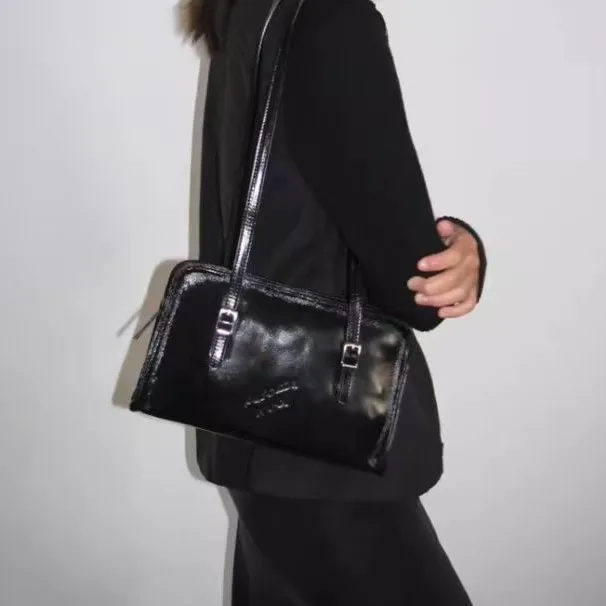 2026 Fashion Women's Shoulder Bag Underarm Bag Luxury Design Lightweight Handbag
2026 Fashion Women's Shoulder Bag Underarm Bag Luxury Design Lightweight Handbag