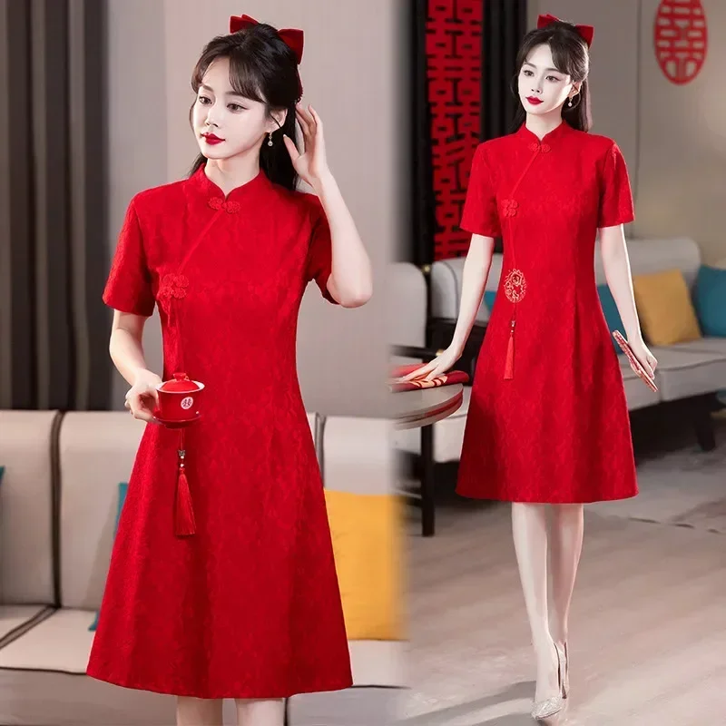 Китайское свадебное платье, женское новое современное улучшенное Cheongsam в традиционном стиле, красное платье с вышивкой, Ципао, Новый год, большие размеры
Китайское свадебное платье, женское новое современное улучшенное Cheongsam в традиционном стиле, красное платье с вышивкой, Ципао, Новый год, большие размеры