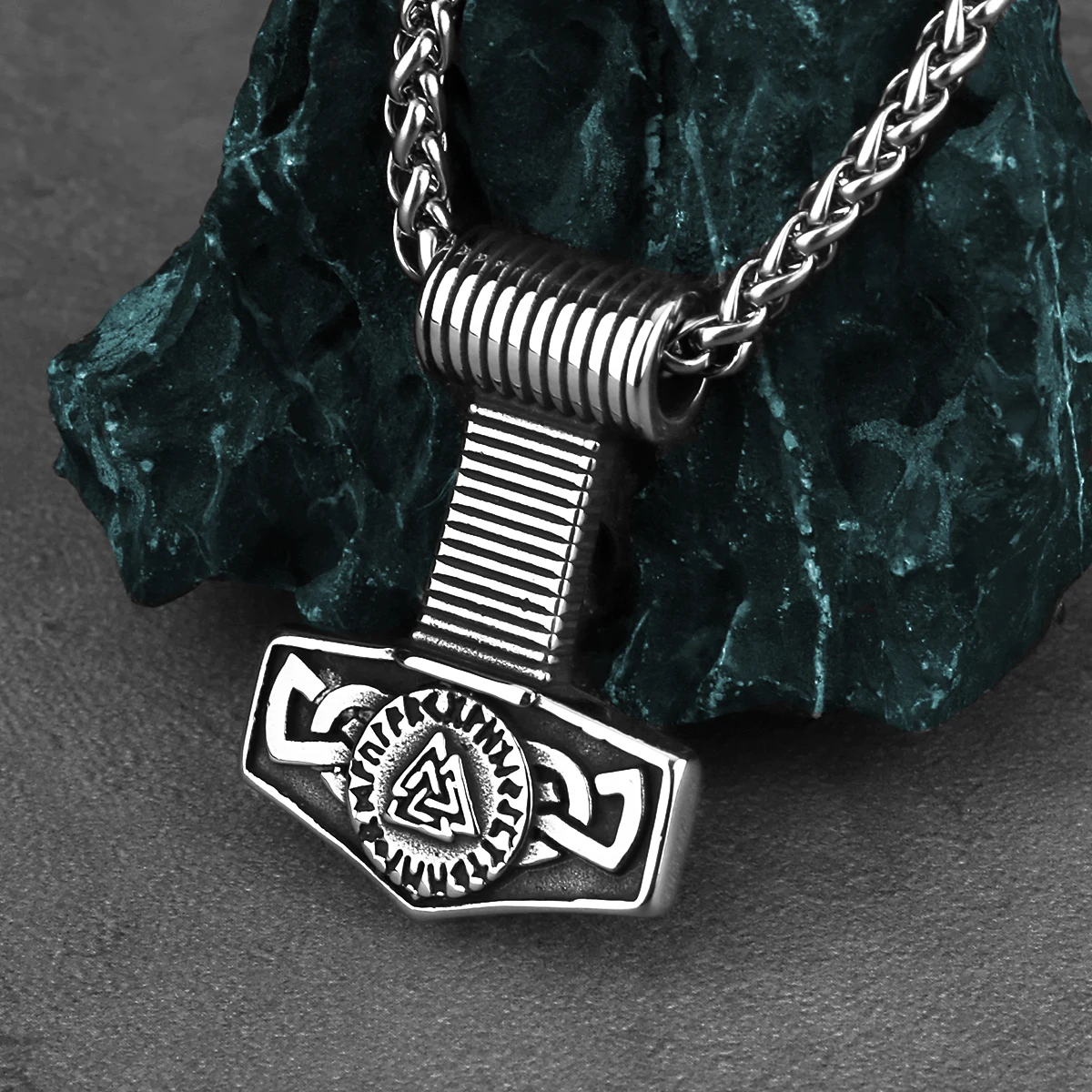 Vintage Viking Mojolir Thor's Hammer Norwegian Rune Necklace Men Fashion Celtic Knot Hip Hop Pendant Necklace Jewelry Wholesale
Vintage Viking Mojolir Thor's Hammer Norwegian Rune Necklace Men Fashion Celtic Knot Hip Hop Pendant Necklace Jewelry Wholesale
