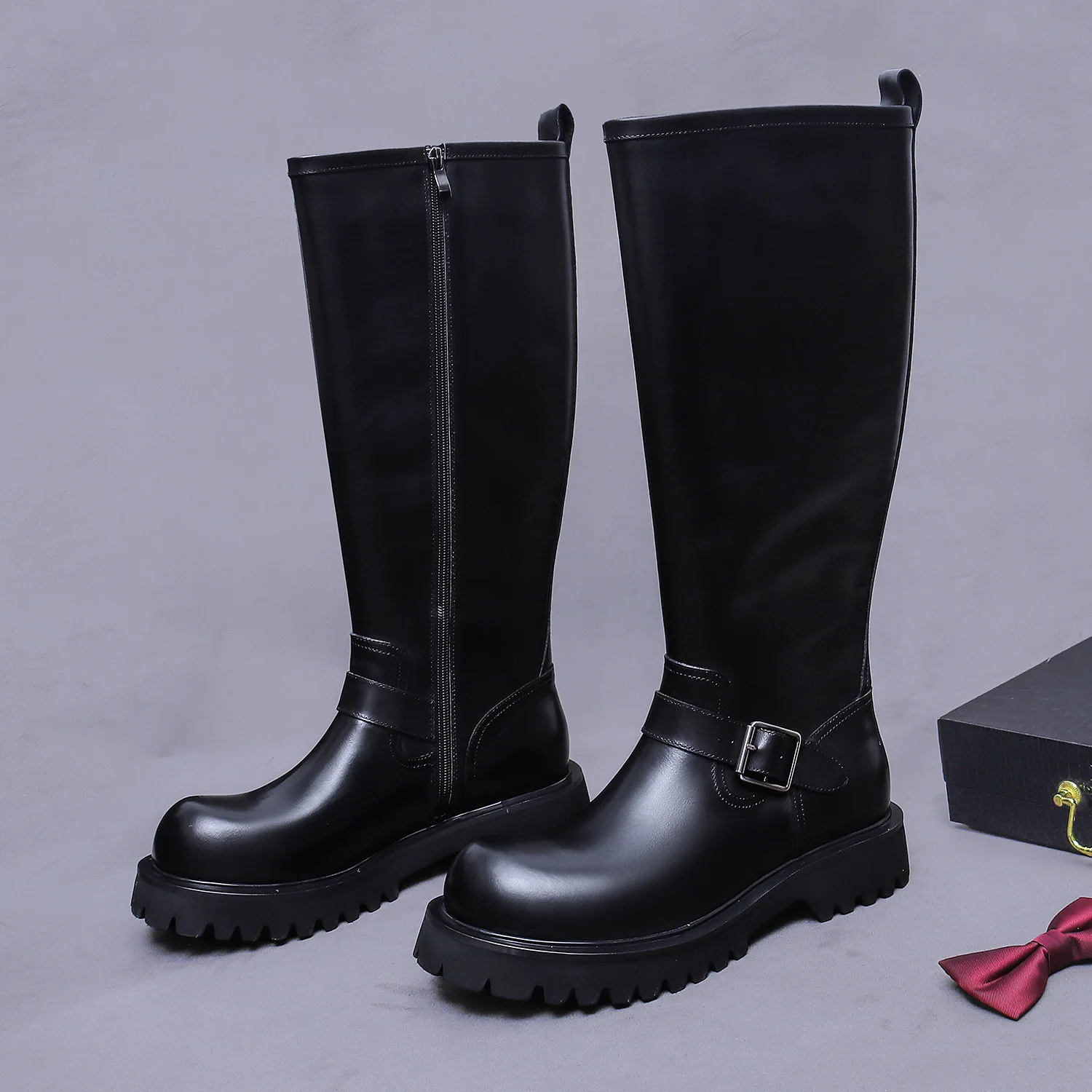 Длинные сапоги Jackboot из натуральной кожи на толстой подошве с пряжкой, высокая молния, мужские туфли на каблуке из воловьей кожи в рыцарском стиле
Длинные сапоги Jackboot из натуральной кожи на толстой подошве с пряжкой, высокая молния, мужские туфли на каблуке из воловьей кожи в рыцарском стиле