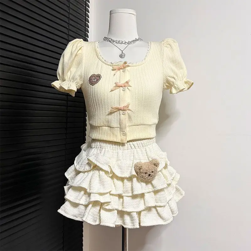2024 Summer Sweet Girls Two Piece Skirt Sets Bow Design Short Sleeve T-shirt Tops + High Waist A Line Mini Skirt Women Outfits
2024 Summer Sweet Girls Two Piece Skirt Sets Bow Design Short Sleeve T-shirt Tops + High Waist A Line Mini Skirt Women Outfits