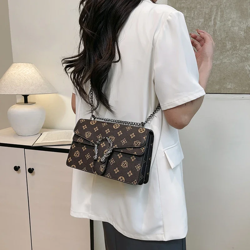 Шикарная и функциональная кожаная сумка через плечо для женщин - вариант плеч в стиле Messenger, люксовый бренд 
Шикарная и функциональная кожаная сумка через плечо для женщин - вариант плеч в стиле Messenger, люксовый бренд