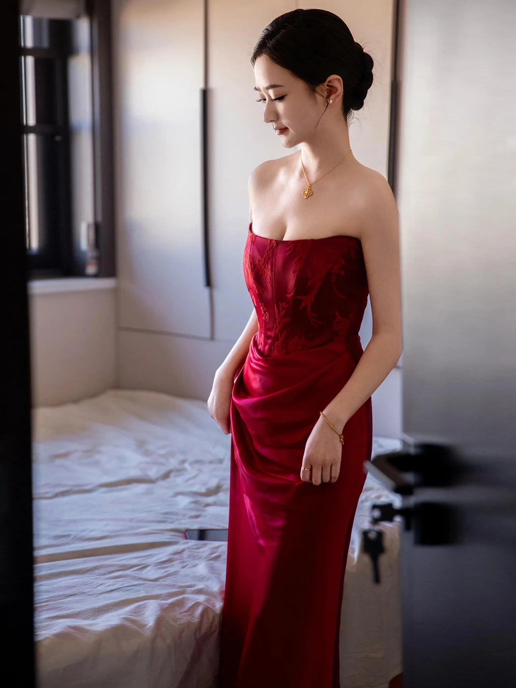 Elegant Chinese Style Wedding Dress Evening Gown for Women Engagement Party Ball Gown Long Sleeveless Polyester Fiber
Elegant Chinese Style Wedding Dress Evening Gown for Women Engagement Party Ball Gown Long Sleeveless Polyester Fiber