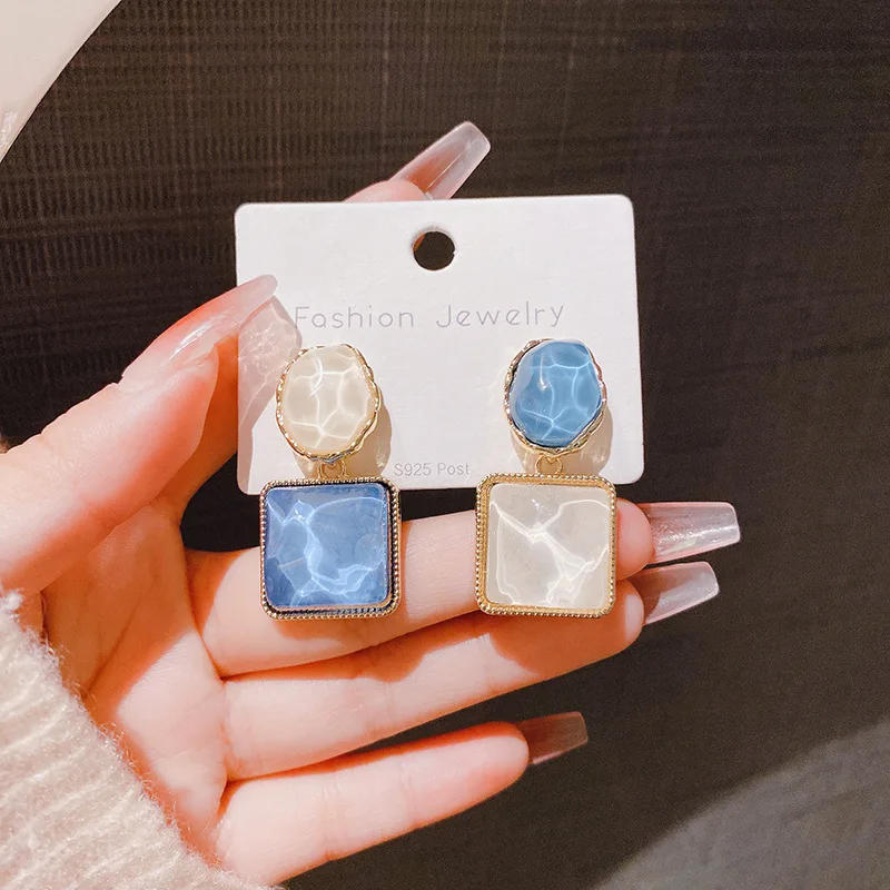 New Korean Light Luxury White Oil Dropping Love Stud Earrings For Women Fashions Elegant Metal Jewelry Christmas Gift
New Korean Light Luxury White Oil Dropping Love Stud Earrings For Women Fashions Elegant Metal Jewelry Christmas Gift