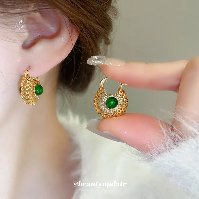 Real Gold Electroplated Medieval Style Round Hollow Ear Buckle Niche Design Earrings Fashionableearrings Light Luxury High-end
Real Gold Electroplated Medieval Style Round Hollow Ear Buckle Niche Design Earrings Fashionableearrings Light Luxury High-end