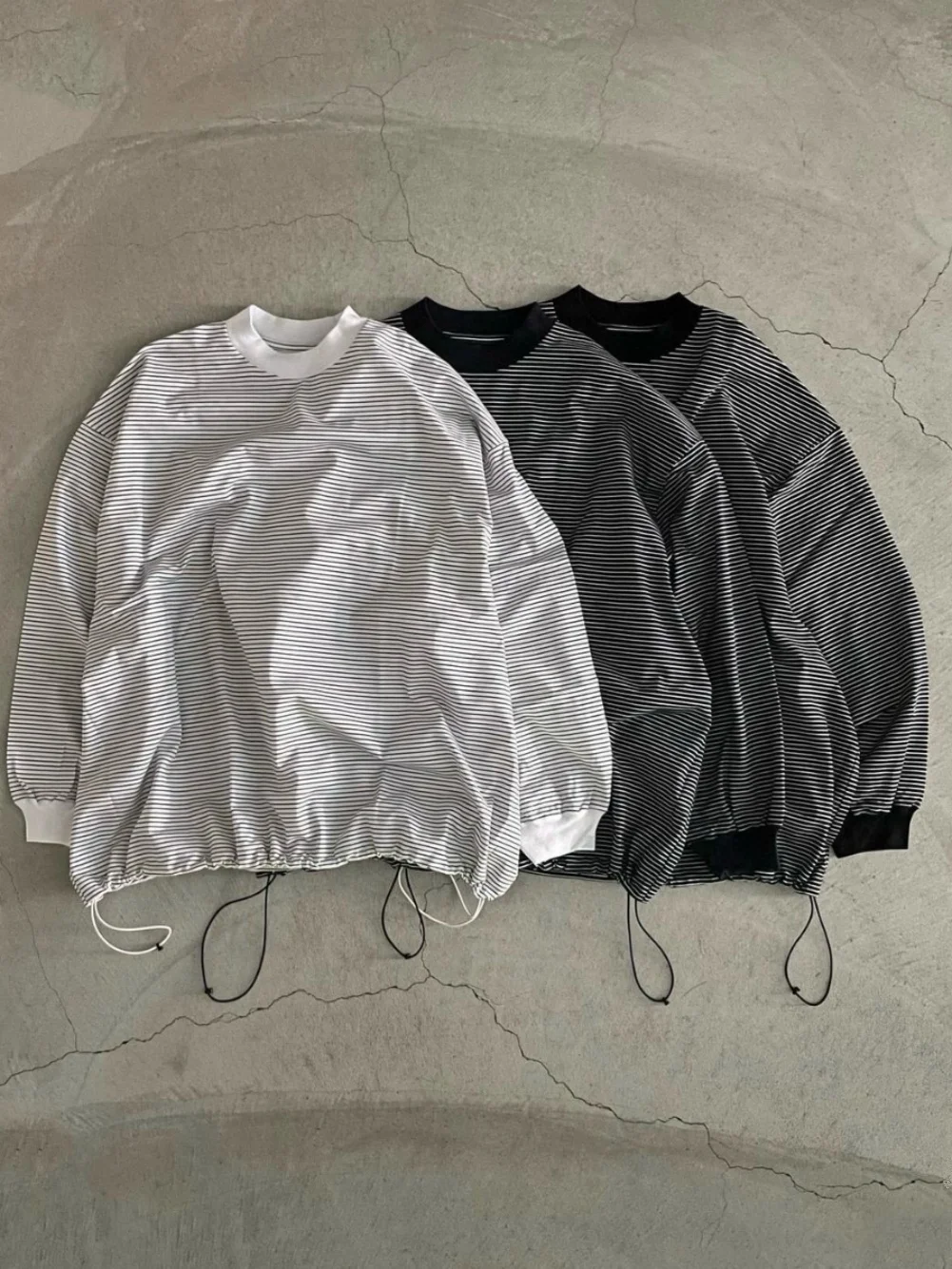 ФУТБОЛКА З ДЛИННЫМ РУКАВОМ IS-NESS 24ss Футболка с длинными рукавами и полосатым шнурком
ФУТБОЛКА З ДЛИННЫМ РУКАВОМ IS-NESS 24ss Футболка с длинными рукавами и полосатым шнурком