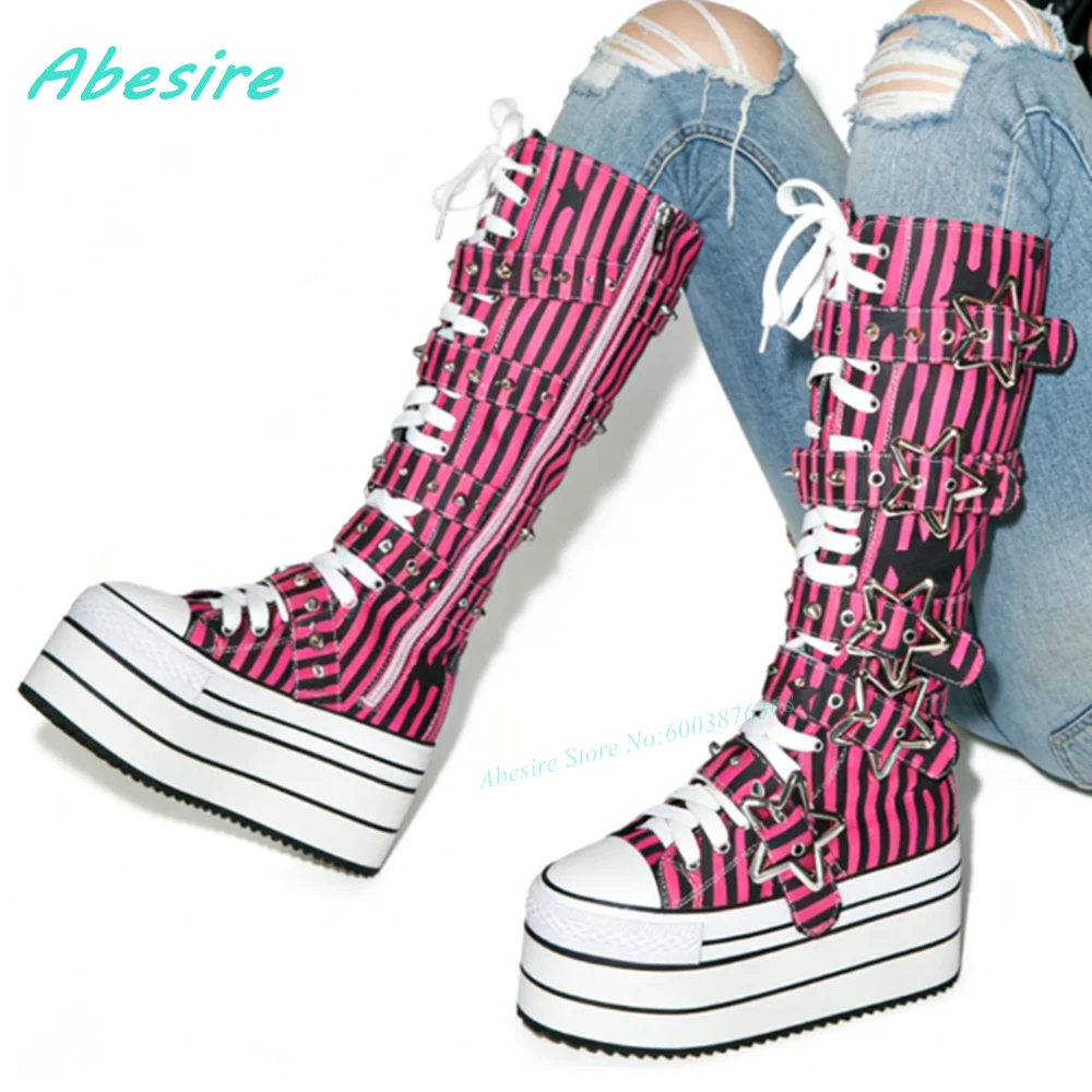 Сапоги до колена в форме звезды с пряжкой на ремне, женские сапоги на платформе с круглым носком и красной и черной полоской, милые туфли на шнуровке с подошвой на бретелях 2026
Сапоги до колена в форме звезды с пряжкой на ремне, женские сапоги на платформе с круглым носком и красной и черной полоской, милые туфли на шнуровке с подошвой на бретелях 2026