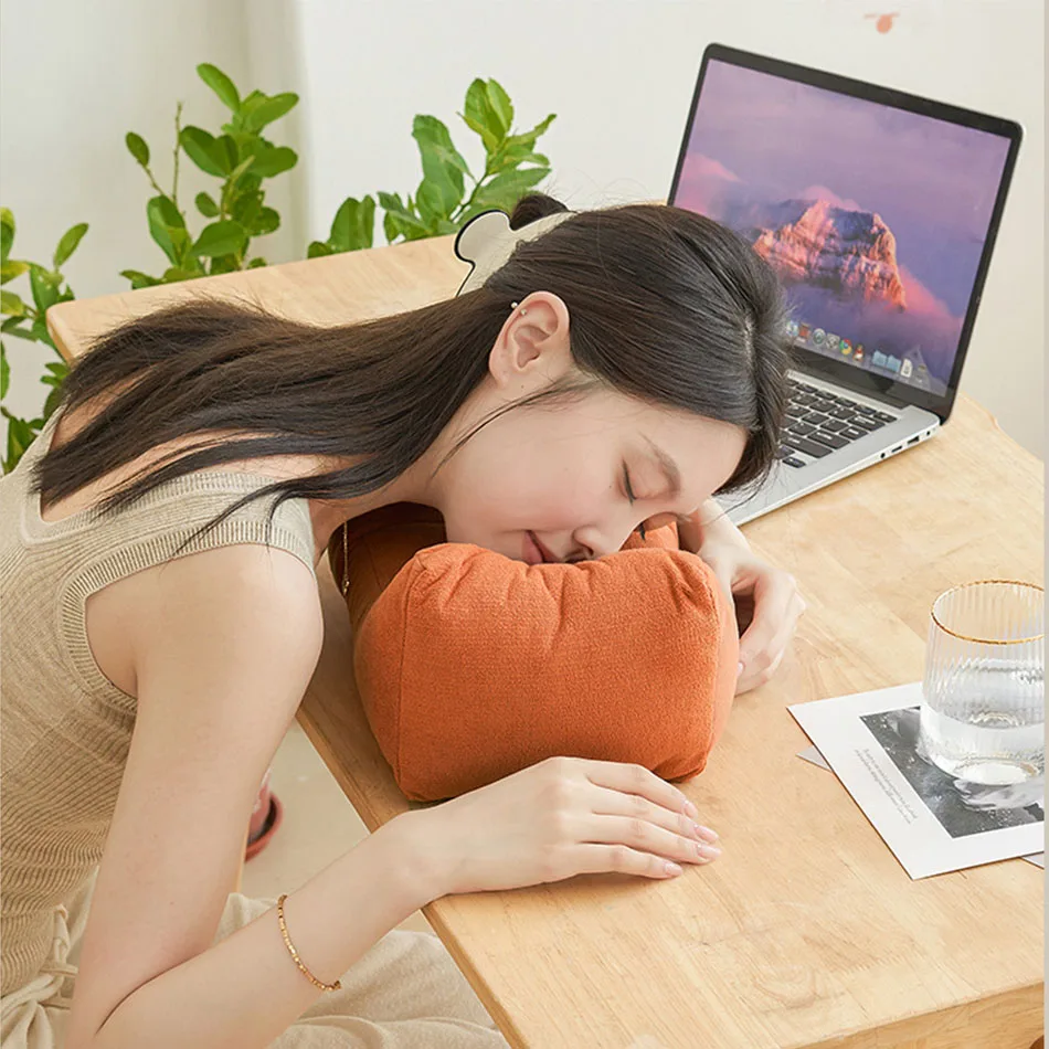 1pc Lumbar Support Pillow Multifunctional Lunch Break Sleeping Pillow Suitable for Office and Travel Leg Pillow Not Removable
1pc Lumbar Support Pillow Multifunctional Lunch Break Sleeping Pillow Suitable for Office and Travel Leg Pillow Not Removable