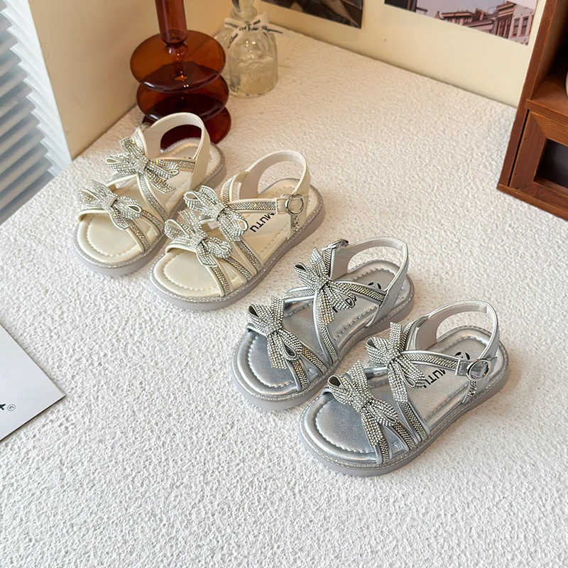 YUYIN Summer New Girls' Sandals Princess Shoes with Rhinestone Bow Decoration Soft Soles Suitable for Parties and Daily Wear
YUYIN Summer New Girls' Sandals Princess Shoes with Rhinestone Bow Decoration Soft Soles Suitable for Parties and Daily Wear