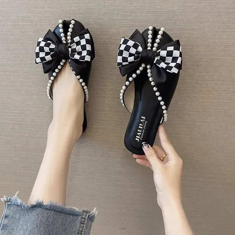 Closed Toe Half Slippers for Women Summer Wear 2025 New Bow Pearl Flat Soft Bottom Peep-Toe Slippers Women Zapatos De Mujer
Closed Toe Half Slippers for Women Summer Wear 2025 New Bow Pearl Flat Soft Bottom Peep-Toe Slippers Women Zapatos De Mujer