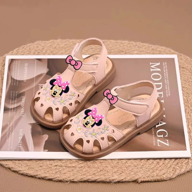 Новые летние модные сандалии Disney с Микки Маусом и Минни Маусом для всей семьи, милые сандалии для девочек на липучке, мягкая подошва, детская обувь Baotou для малышей
Новые летние модные сандалии Disney с Микки Маусом и Минни Маусом для всей семьи, милые сандалии для девочек на липучке, мягкая подошва, детская обувь Baotou для малышей