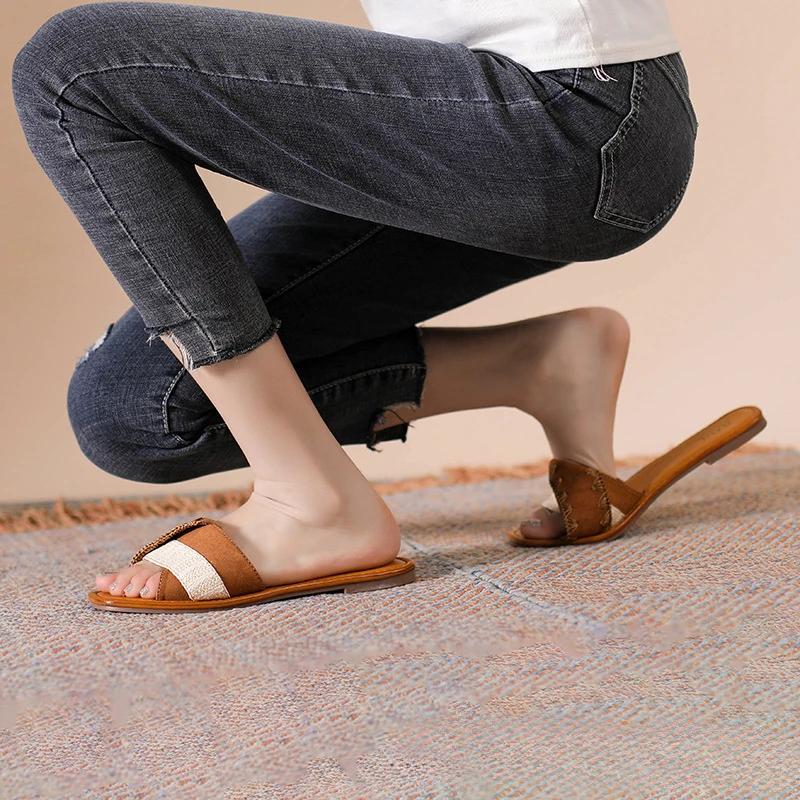 Slippers Women Summer 2025 New Retro Designer Luxury Sandals Flat Casual Square Toe Outdoor Beach Slipper De Muser Shoes
Slippers Women Summer 2025 New Retro Designer Luxury Sandals Flat Casual Square Toe Outdoor Beach Slipper De Muser Shoes