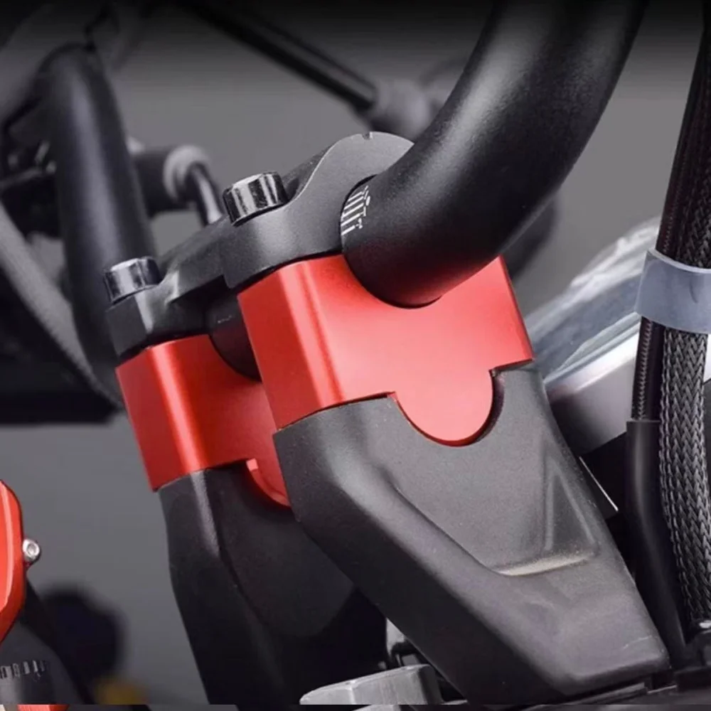 For Kove 800X modified with accessories: higher and rearward-adjustable handlebar, higher and widened brake lever
For Kove 800X modified with accessories: higher and rearward-adjustable handlebar, higher and widened brake lever