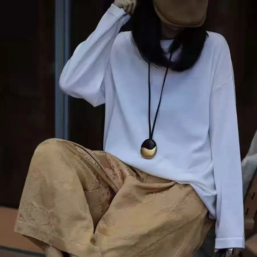 Fashion Niche Design Ebony Brushed Necklace High-end Retro Oval Pendant Sweater Chain Autumn and Winter New Models
Fashion Niche Design Ebony Brushed Necklace High-end Retro Oval Pendant Sweater Chain Autumn and Winter New Models