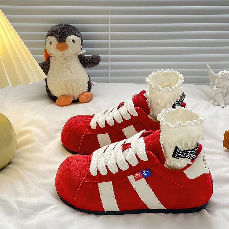 Retro Casual Training Shoes Women Comfortable Suede Red Sneakers Woman Designer Shoes Low Cut Lace-Up Vulcanize Shoes for Women
Retro Casual Training Shoes Women Comfortable Suede Red Sneakers Woman Designer Shoes Low Cut Lace-Up Vulcanize Shoes for Women