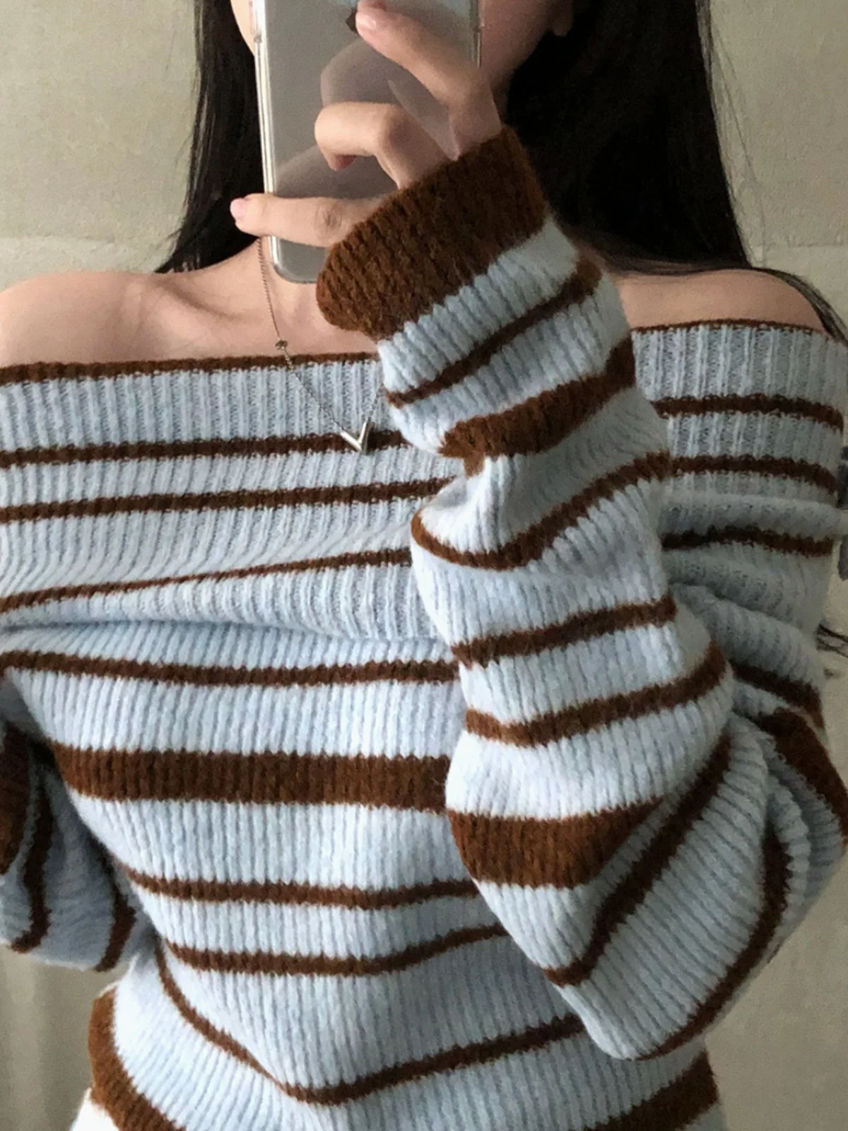 Chic Vintage Striped One-oulder Knitted Sweater Women's Slim Fit Long Sve Top Korean Sle Commute High-End Feeling
Chic Vintage Striped One-oulder Knitted Sweater Women's Slim Fit Long Sve Top Korean Sle Commute High-End Feeling