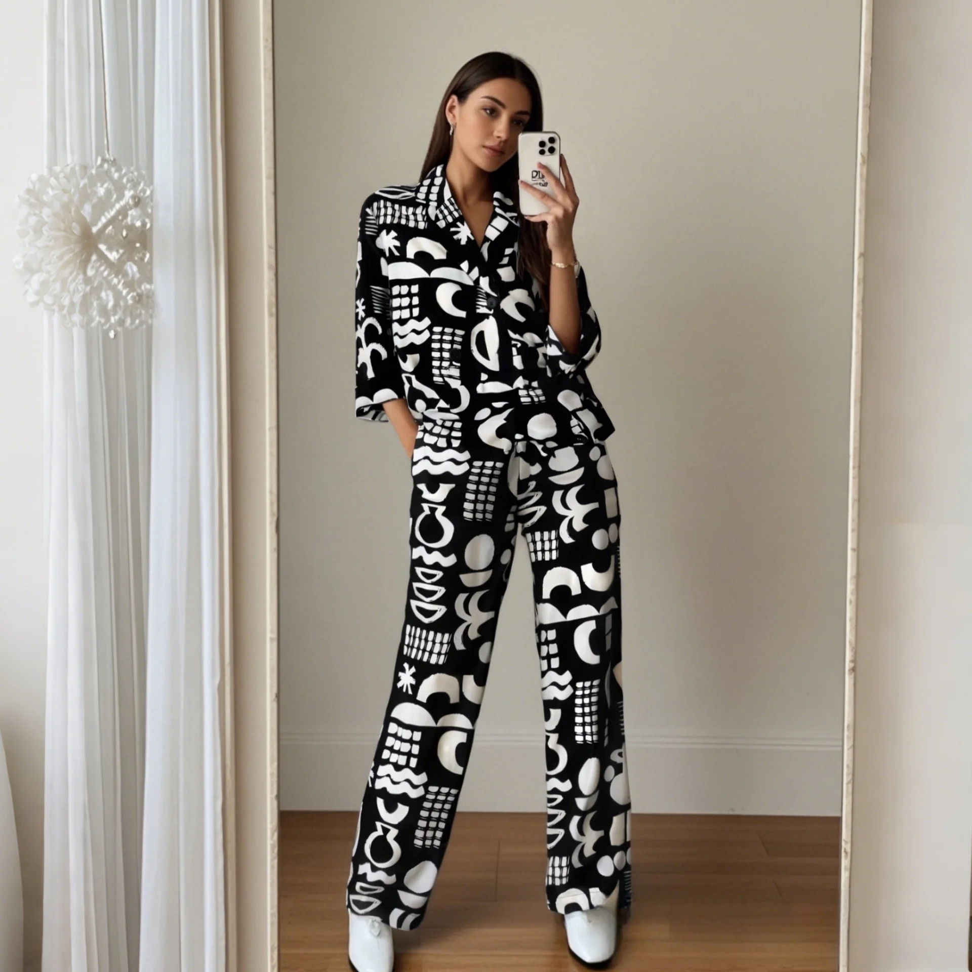 2025 New Arrival Women's Short - Sleeve Lapel - Collar Jacket and Wide - Leg Pants Set with Abstract Geometric Pattern
2025 New Arrival Women's Short - Sleeve Lapel - Collar Jacket and Wide - Leg Pants Set with Abstract Geometric Pattern