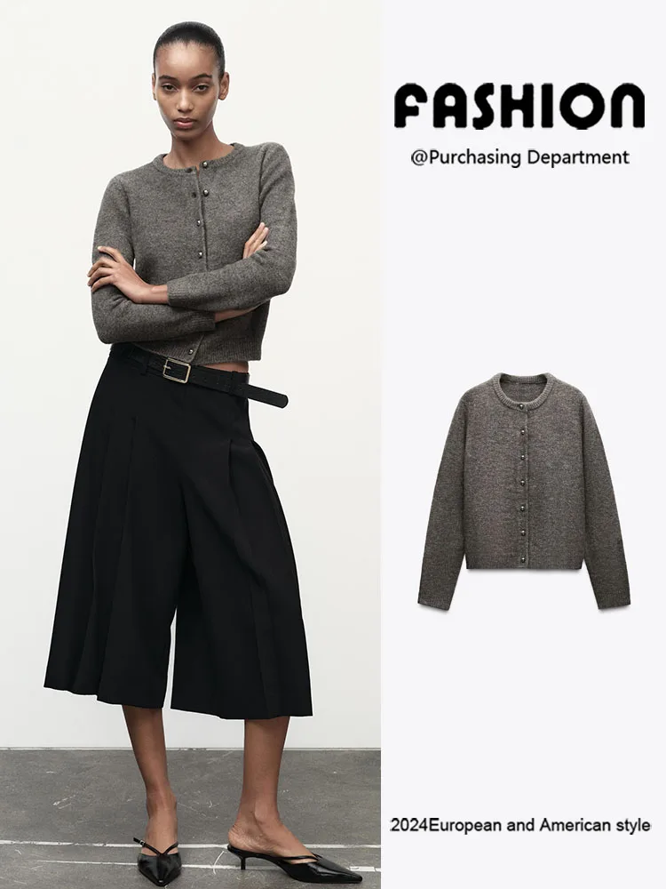 Winter New Women's Knitted Jaet round Ne Long Sve Metal Button Decorated Versatile Outerwear ort Sle European Faion
Winter New Women's Knitted Jaet round Ne Long Sve Metal Button Decorated Versatile Outerwear ort Sle European Faion