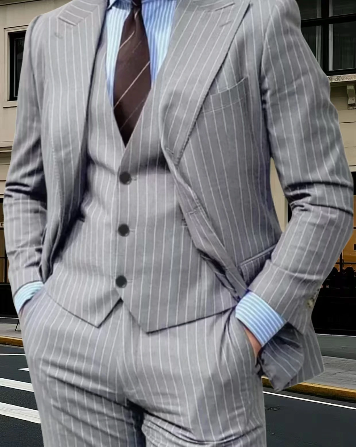 3 Pieces Grey Stripe Design New Formal Pinstripe Formal Business Man Blazer Groom Tuxedo Stage Costume Party Peaked Lapel
3 Pieces Grey Stripe Design New Formal Pinstripe Formal Business Man Blazer Groom Tuxedo Stage Costume Party Peaked Lapel