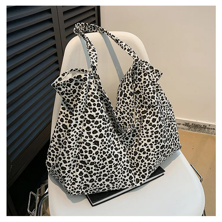 Luxury Women Handbag Leopard Printed Top-handle Tote Single Shoulder Clutch Bag Fashionable Metal Handle Purse Spring Summer New
Luxury Women Handbag Leopard Printed Top-handle Tote Single Shoulder Clutch Bag Fashionable Metal Handle Purse Spring Summer New