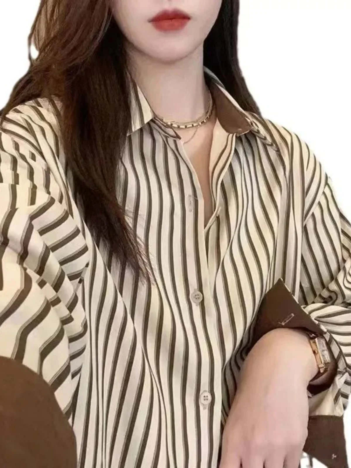 Свободная повседневная рубашка с длинным рукавом в уличном стиле, женская, стандартного кроя, в полоску, на пуговицах
Свободная повседневная рубашка с длинным рукавом в уличном стиле, женская, стандартного кроя, в полоску, на пуговицах