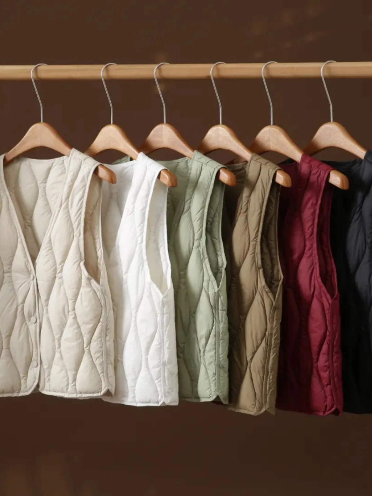 Легкий пух 90 Du Down! Алмазная вышивка! Осенне-зимний женский модный повседневный универсальный утепленный жилет бренда Tagkita
Легкий пух 90 Du Down! Алмазная вышивка! Осенне-зимний женский модный повседневный универсальный утепленный жилет бренда Tagkita