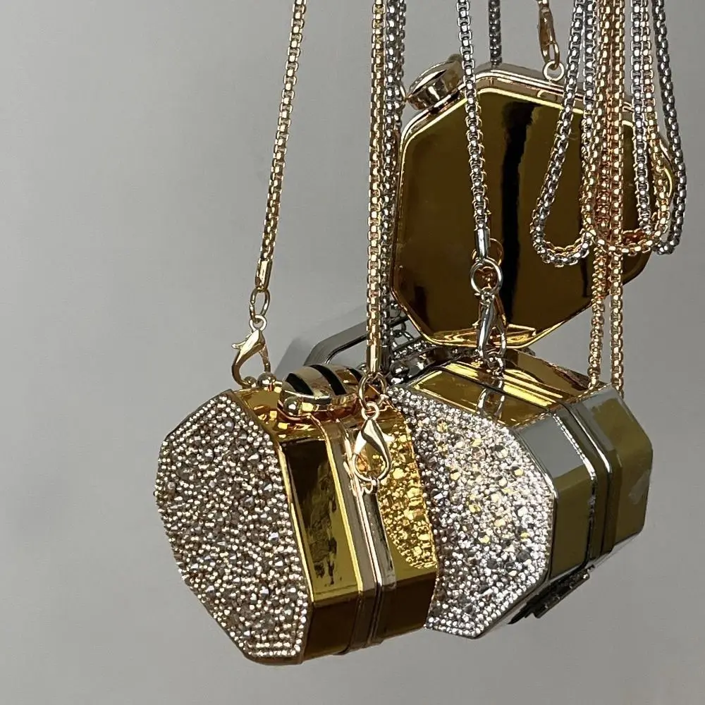 Detachable Long Chain Rhinestone Inlay Clutch Bag Lightweight Lock Catch Crystal Glitter Purse Small Capacity Glitter
Detachable Long Chain Rhinestone Inlay Clutch Bag Lightweight Lock Catch Crystal Glitter Purse Small Capacity Glitter