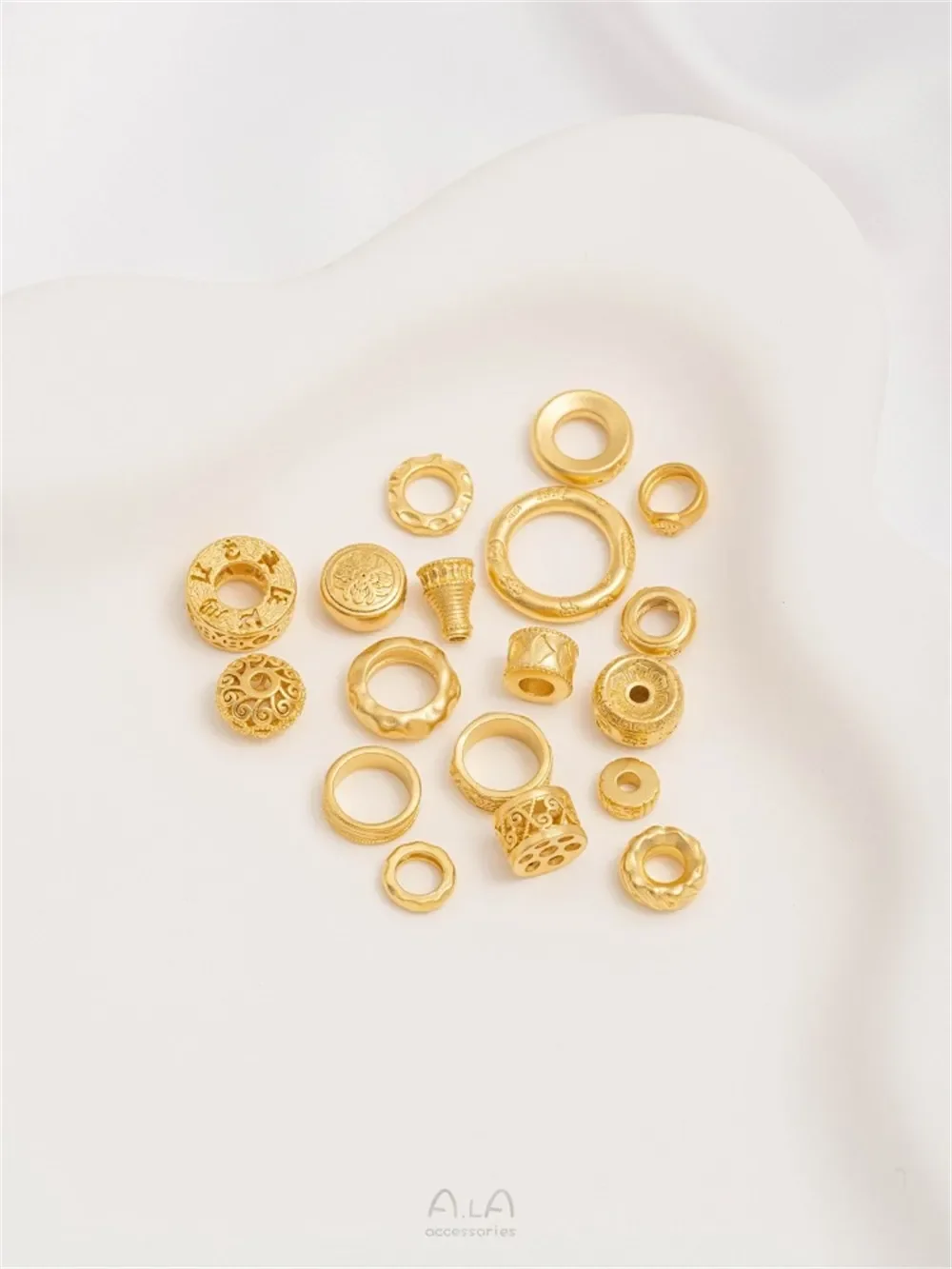 Sand Gold Circular Running Ring Handmade Circular Ring Concentric Ring Large Hole Separated Bead DIY Woven Bracelet Accessories
Sand Gold Circular Running Ring Handmade Circular Ring Concentric Ring Large Hole Separated Bead DIY Woven Bracelet Accessories