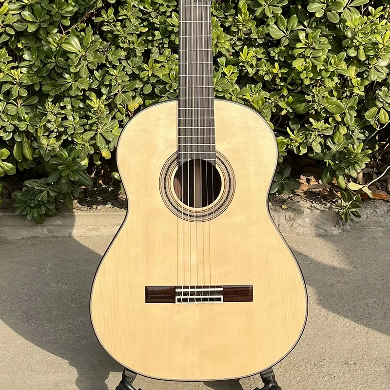 6 String Lattice Bracing Spanish Classical Guitar Professional Handmade Acoustic Guitar For Professional Stage Playings
6 String Lattice Bracing Spanish Classical Guitar Professional Handmade Acoustic Guitar For Professional Stage Playings