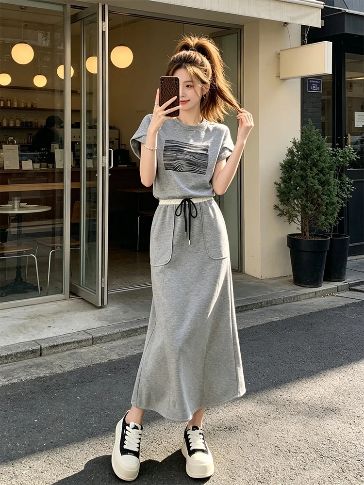 Gray Short Sleeve T-Shirt And Slimming Half Skirt Two-Piece Set Women's Fashion Summer Leisure Style High Waist Printed Pattern
Gray Short Sleeve T-Shirt And Slimming Half Skirt Two-Piece Set Women's Fashion Summer Leisure Style High Waist Printed Pattern