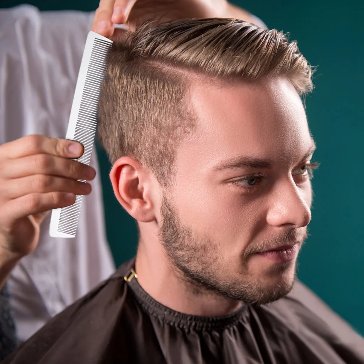 1 шт. Профессиональная парикмахерская расческа из титановой стали, антистатическая, для стрижки и укладки густых вьющихся волос в салоне
1 шт. Профессиональная парикмахерская расческа из титановой стали, антистатическая, для стрижки и укладки густых вьющихся волос в салоне