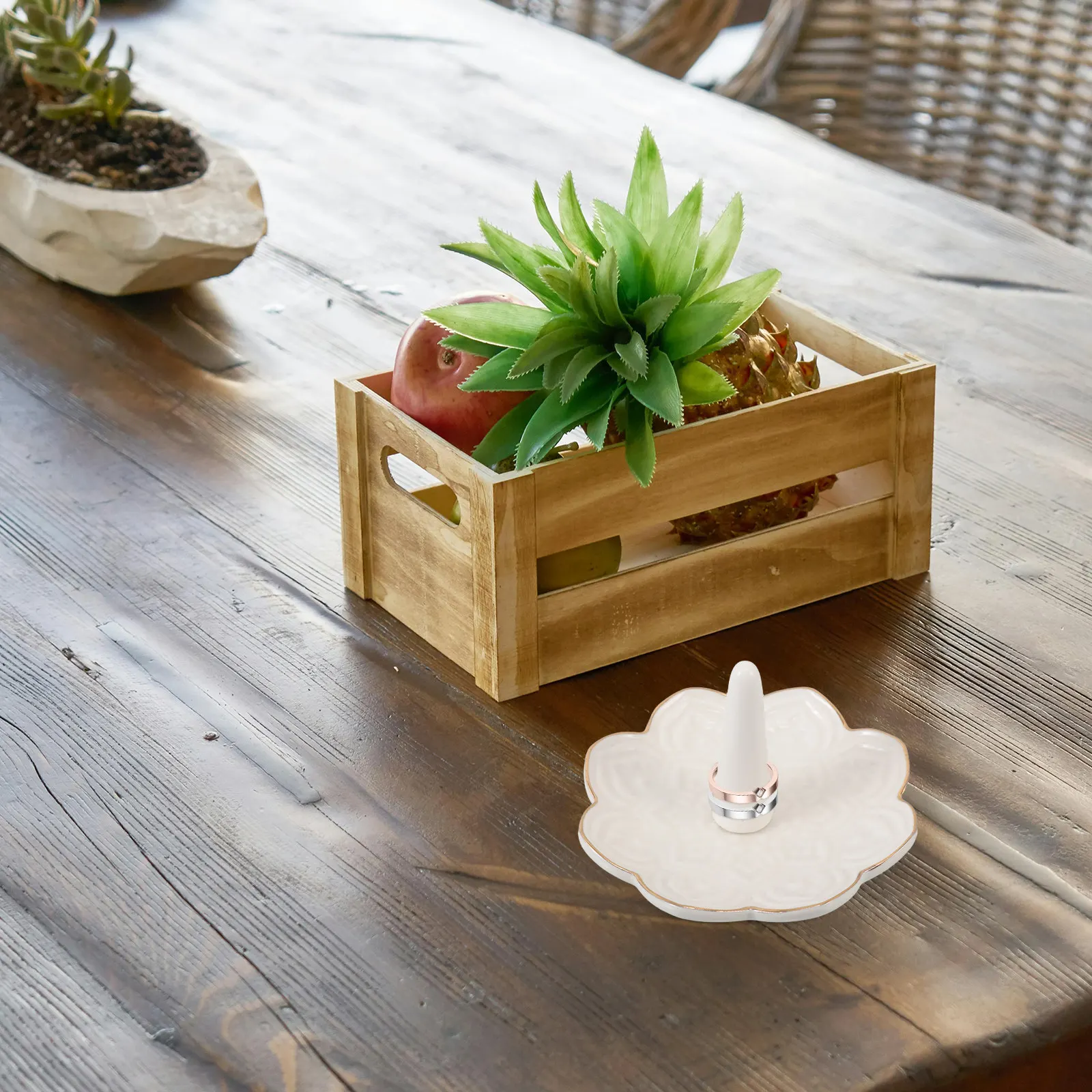 Керамический поднос для украшений в форме лотоса, уникальная подставка для колец, декоративная тарелка для мелких украшений, органайзер для дома
Керамический поднос для украшений в форме лотоса, уникальная подставка для колец, декоративная тарелка для мелких украшений, органайзер для дома